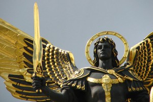 640px-Archangel_Michael_statue_in_Kiev,_Maidan_Nezalezhnosti_square__Kiev,_Ukraine,_Eastern_Europe