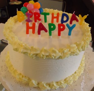 Birthday_cake_in_ice_cream_shop_in_Basking_Ridge_New_Jersey