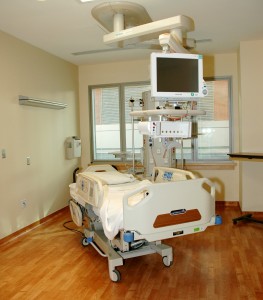 Patient_room_with_hospital_bed